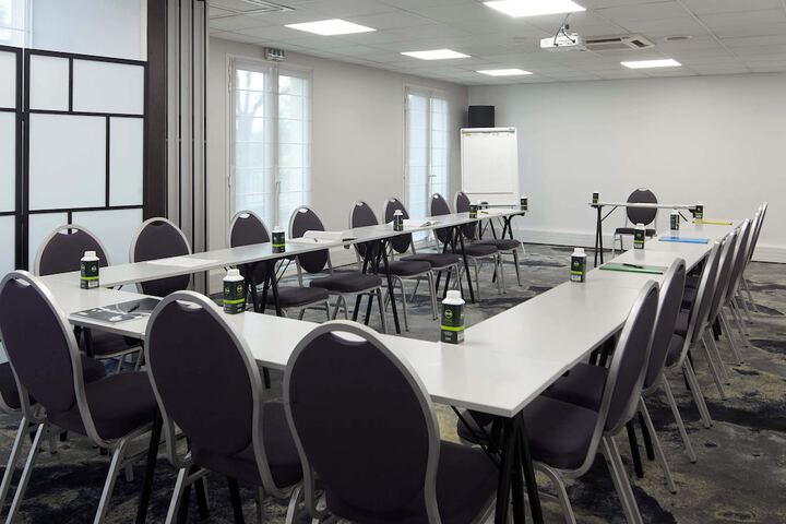 Business Center 30 of 40