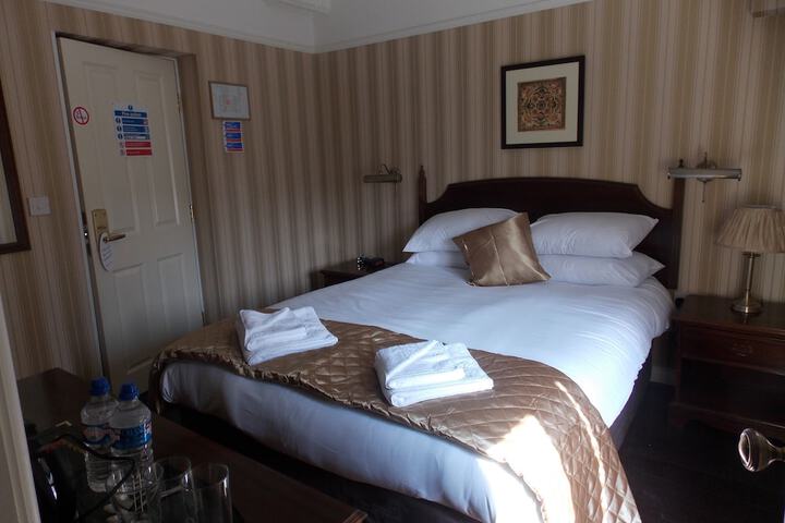Room 14 of 37