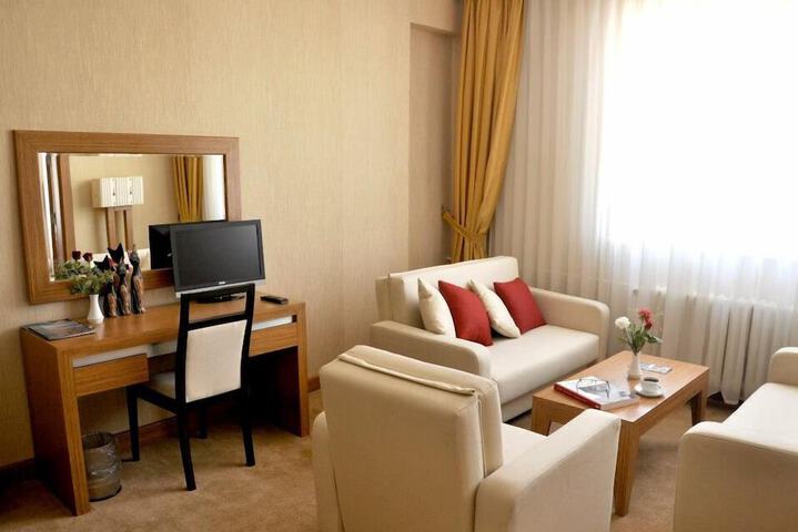 Room 9 of 17