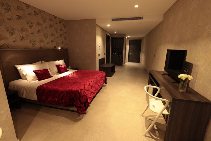 Room 33 of 65