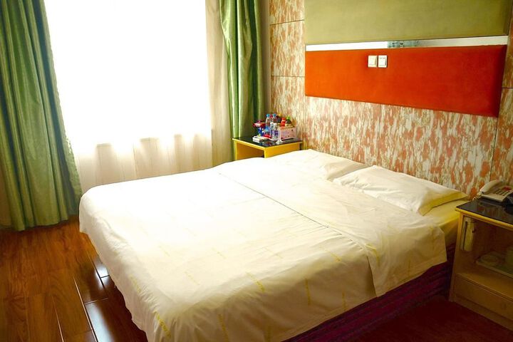 Room 4 of 13