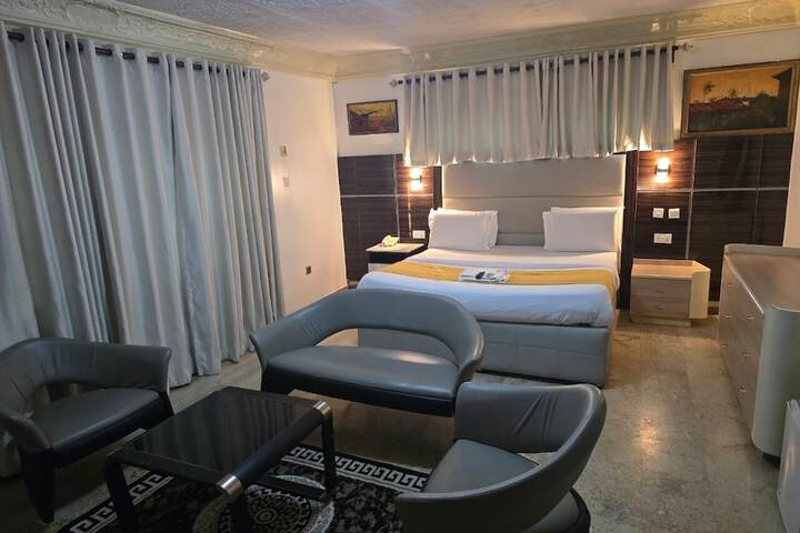 Room 8 of 41