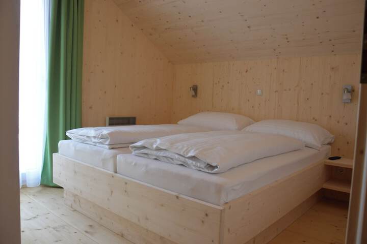 Room 10 of 193