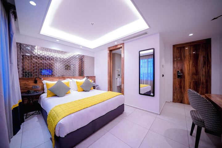 Room 21 of 32