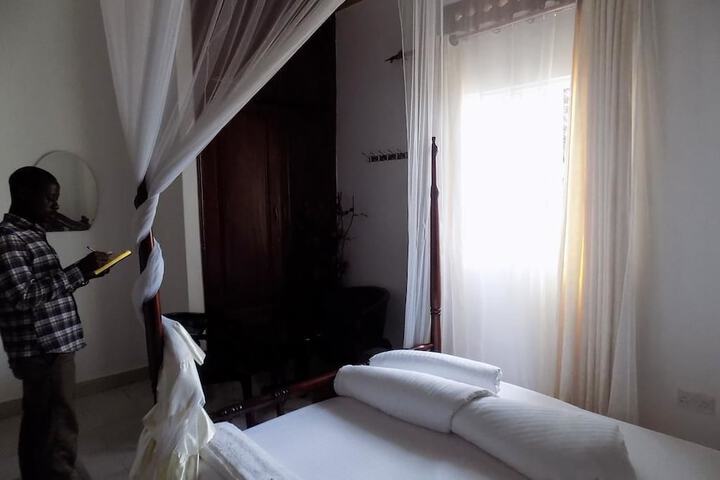 Room 5 of 23