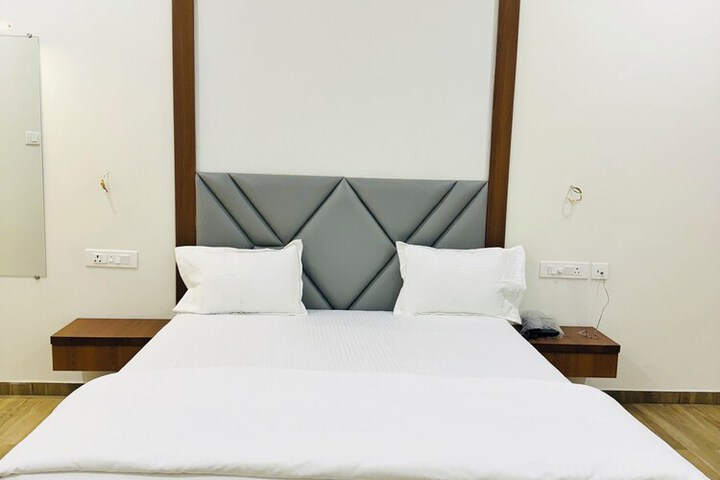 Room 4 of 84