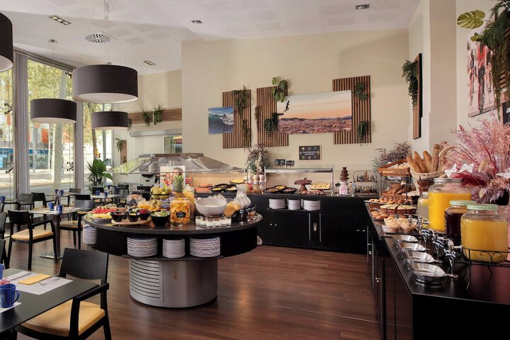 Breakfast/Coffee Service 40 of 73
