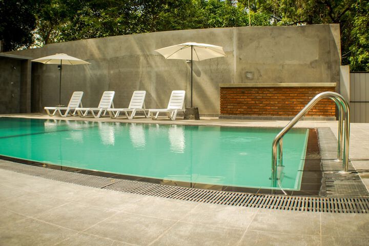 Pool Hotel