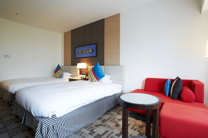 Room 8 of 145