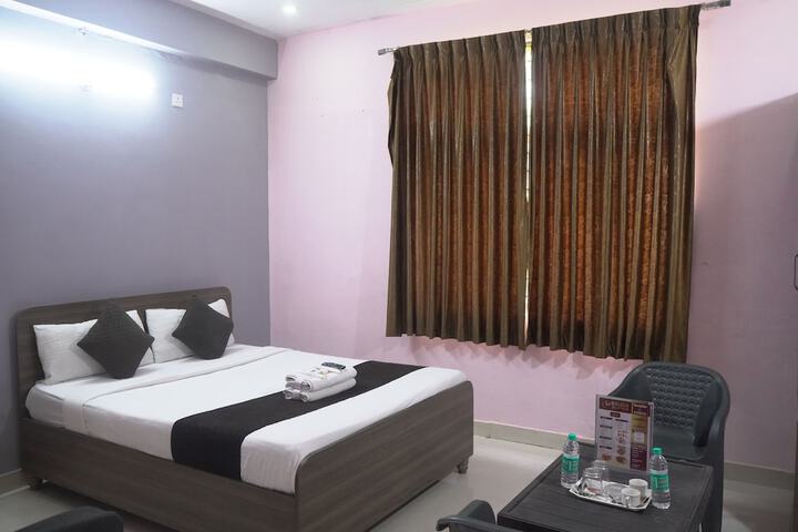 Room 13 of 37