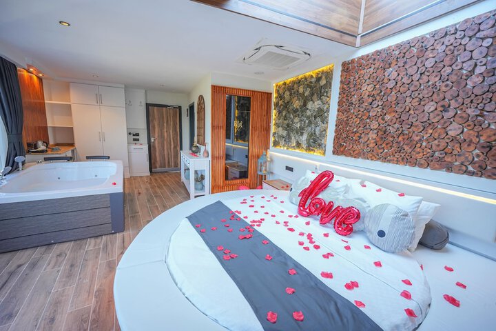 Room 40 of 155