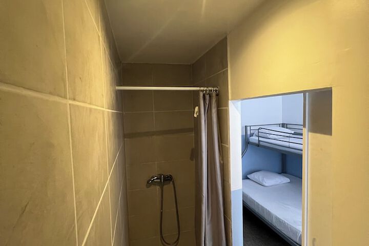 Room 4 of 7