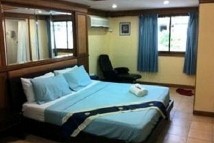 Room 9 of 23
