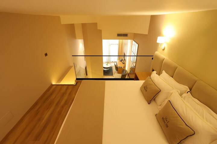 Room 27 of 136