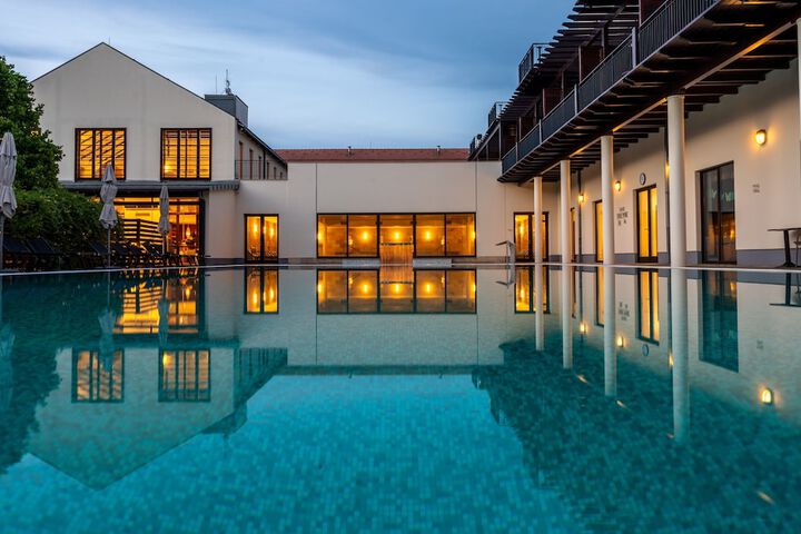 Hotel with Pool