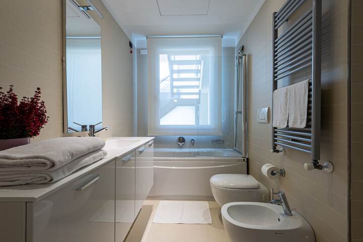 Room 52 of 86