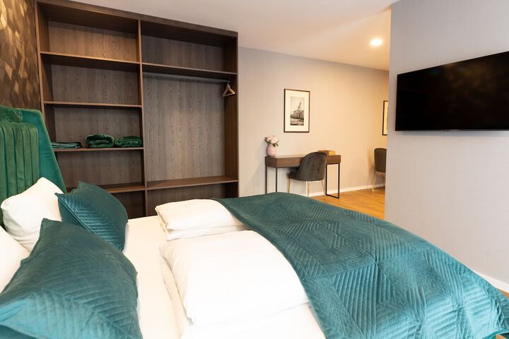 Room 9 of 29
