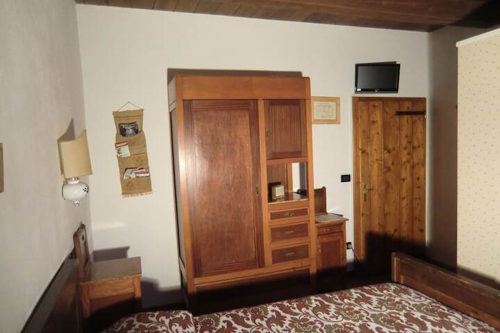 Room 6 of 98