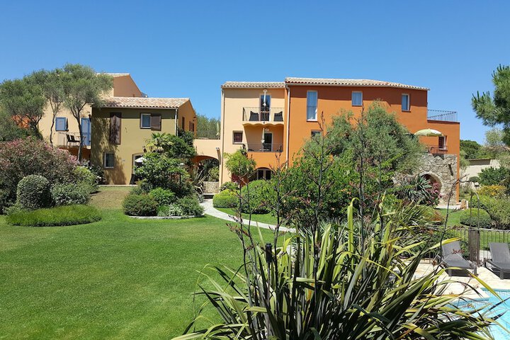 Hotel Exterior 60 of 75