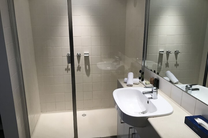 Room 31 of 64