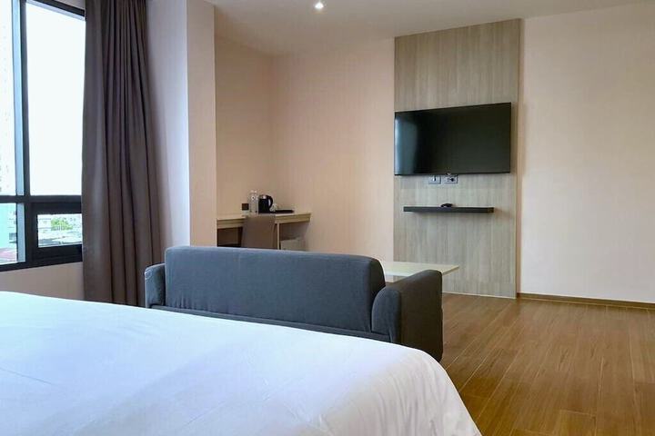 Room 6 of 28