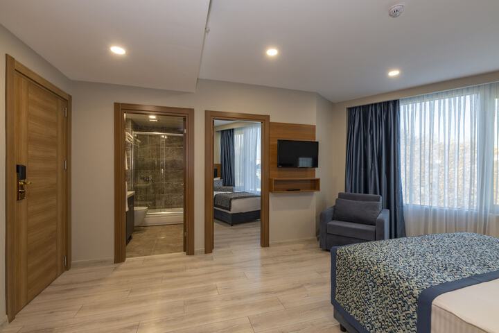 Room 4 of 32