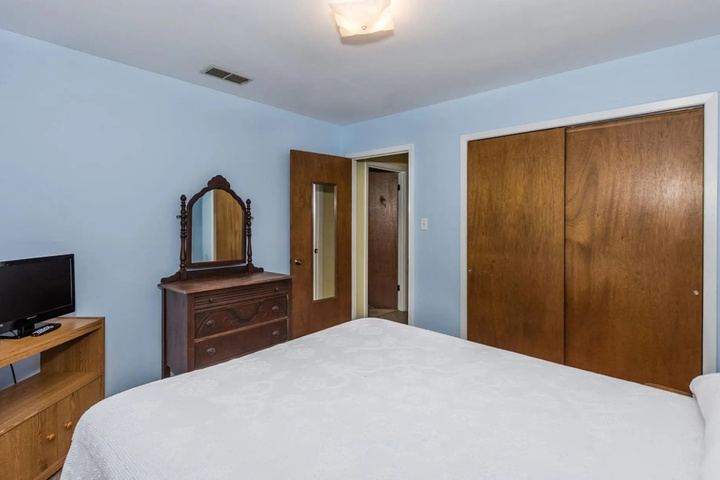 Room 4 of 11