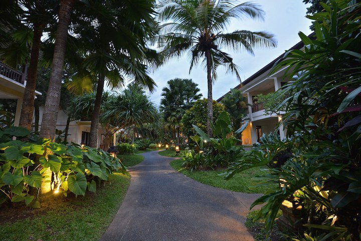 Hotel Exterior 101 of 109