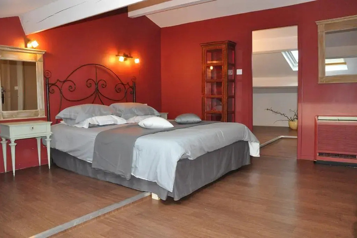 Room 9 of 14