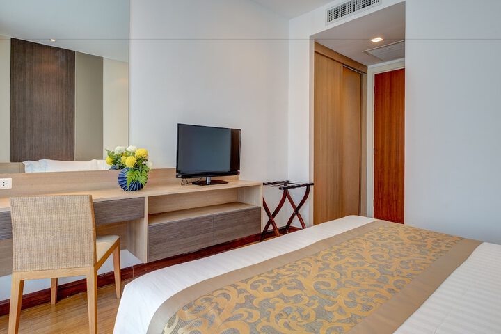 Room 3 of 106