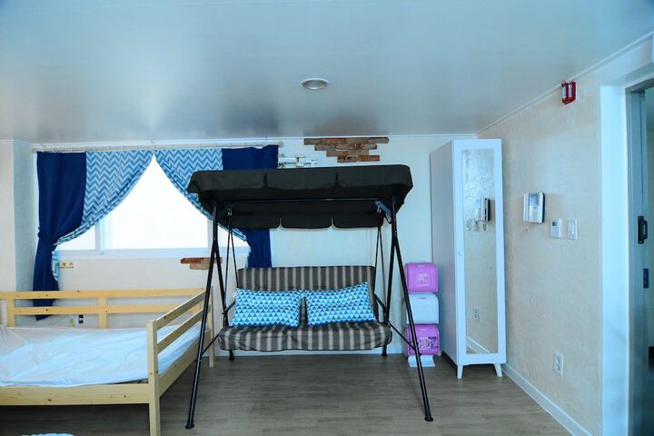 Room 12 of 264