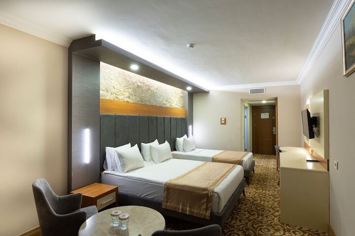Room 8 of 35