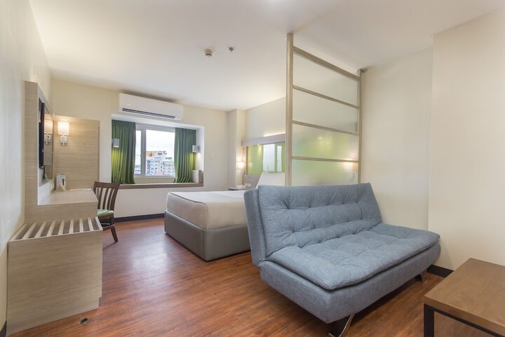 Room 4 of 11