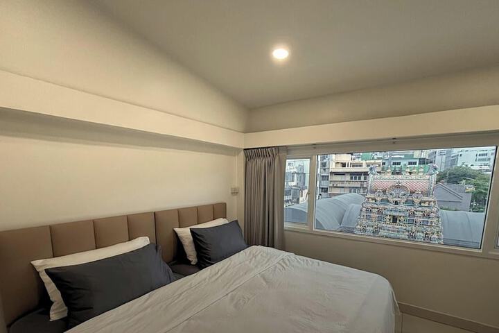 Room 2 of 17