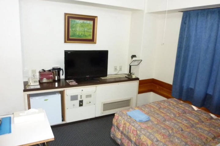 Room 17 of 33