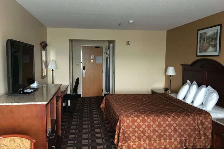 Main Building Room with King Bed (7 of 7)