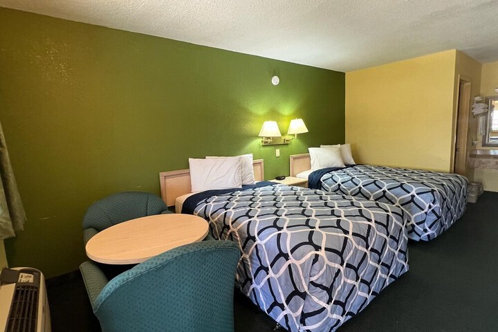 Room 7 of 14