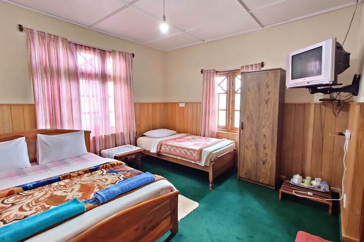 Room 3 of 25