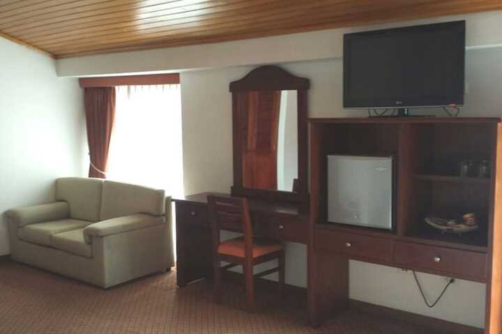 Room 5 of 73