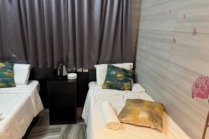 Room 146 of 195