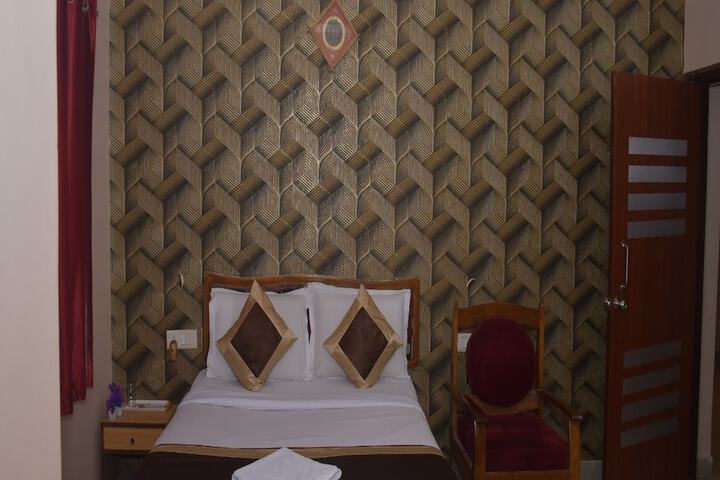 Room 5 of 7