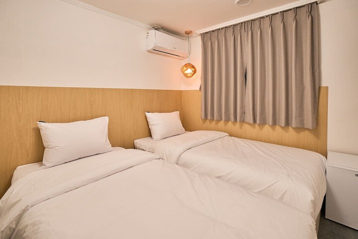 Room 8 of 26