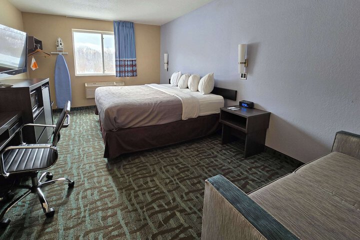 1 Queen Bed (14 of 14)