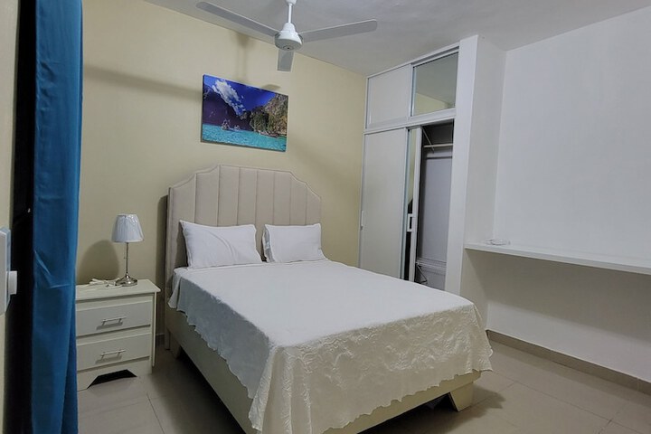 Room 6 of 28