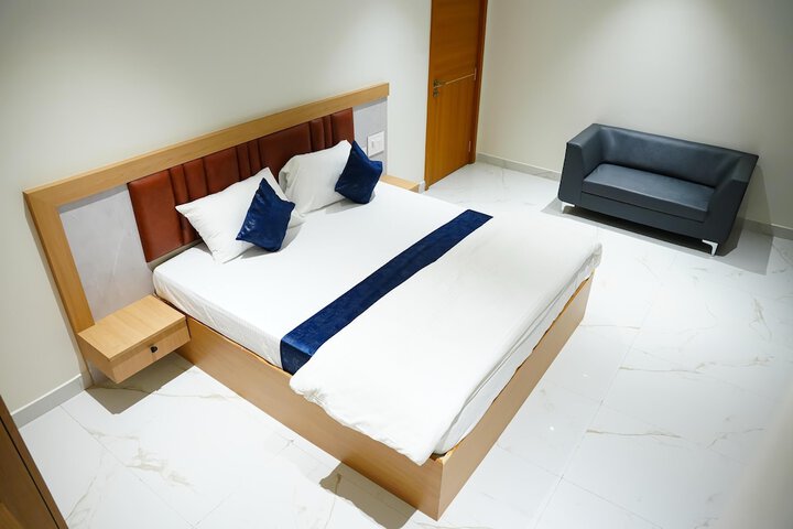 Room 6 of 11