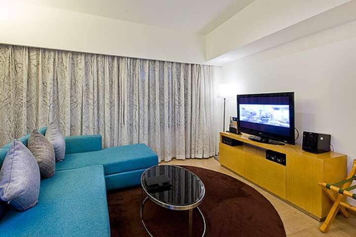 Room 3 of 95