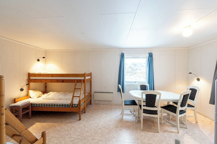 Room 32 of 70