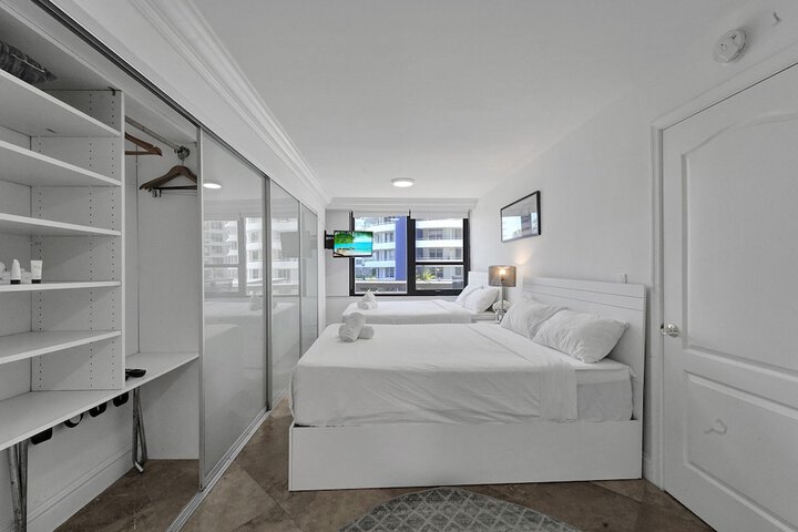 Room 52 of 723