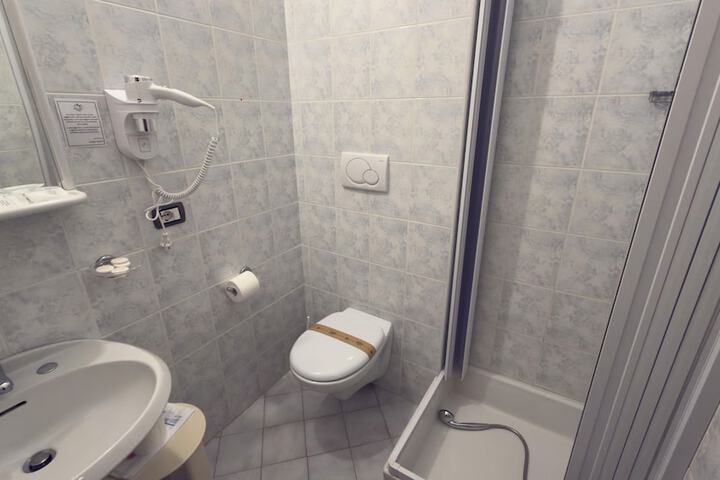 Room 58 of 148