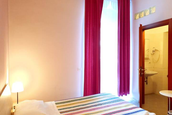 Room 15 of 46